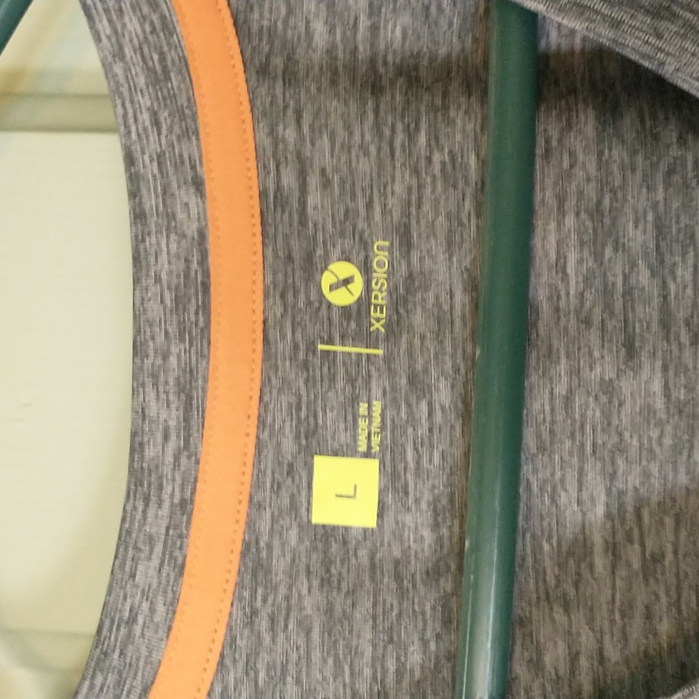 Xersion top - Picture 2 of 4